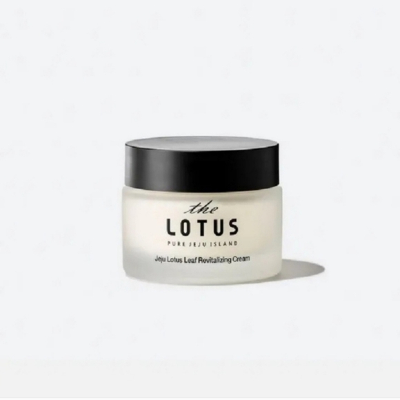 THE PURE LOTUS Jeju Lotus Leaf Revitalizing Cream - 50ml - Picture 2 of 6